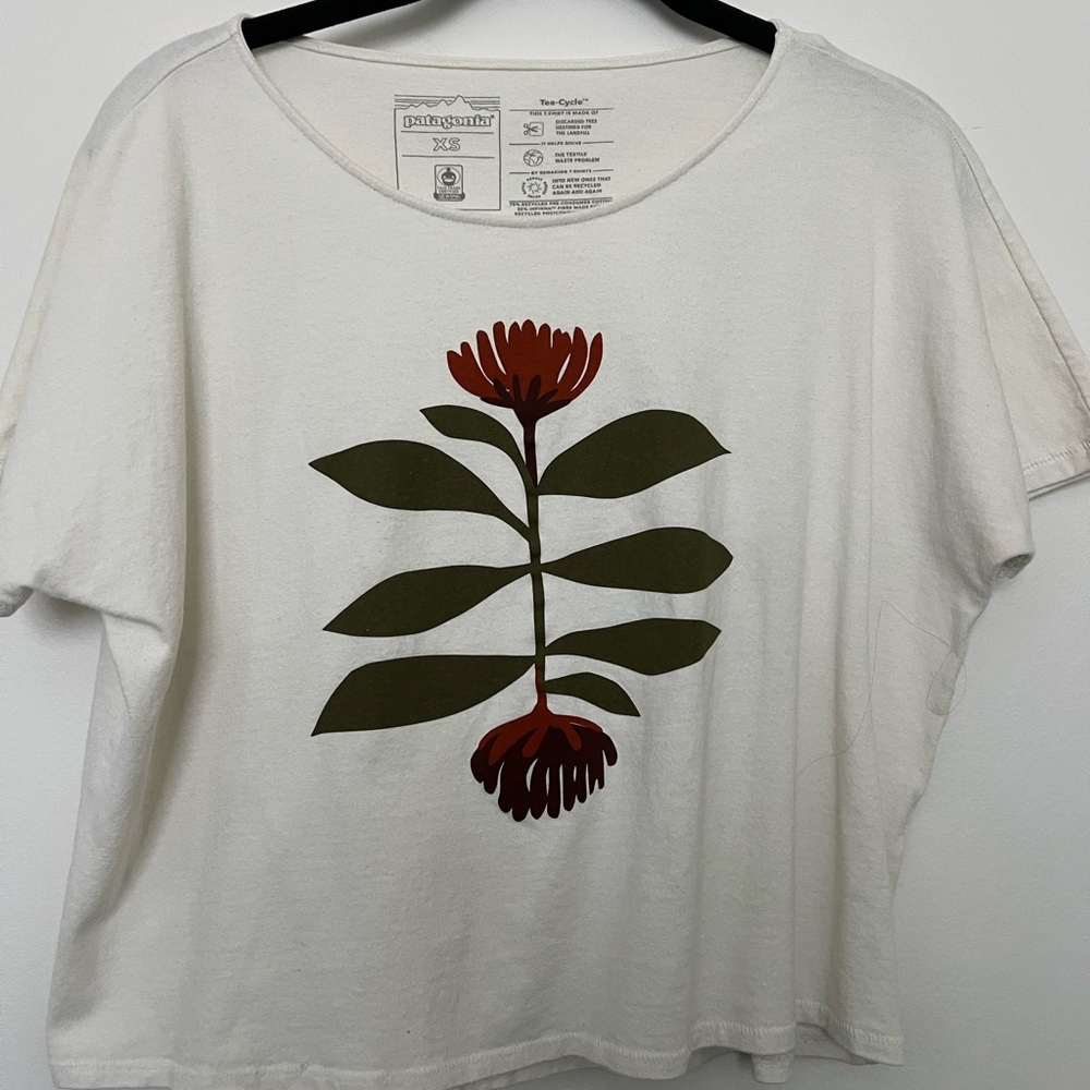 COPY - Patagonia Women's Cream Graphic Top